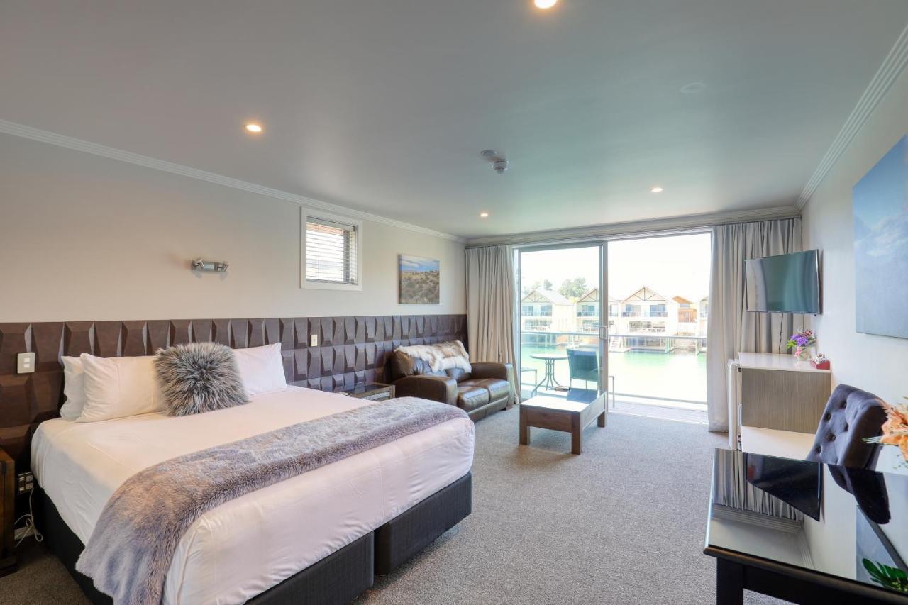 Marsden Lake Resort Central Otago Кромуел Екстериор снимка A typical hotel room