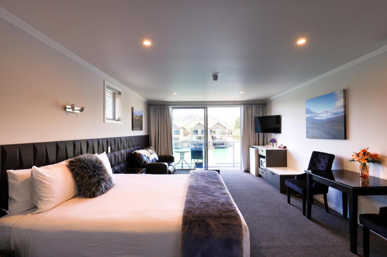 Marsden Lake Resort Central Otago Кромуел Екстериор снимка A typical hotel room