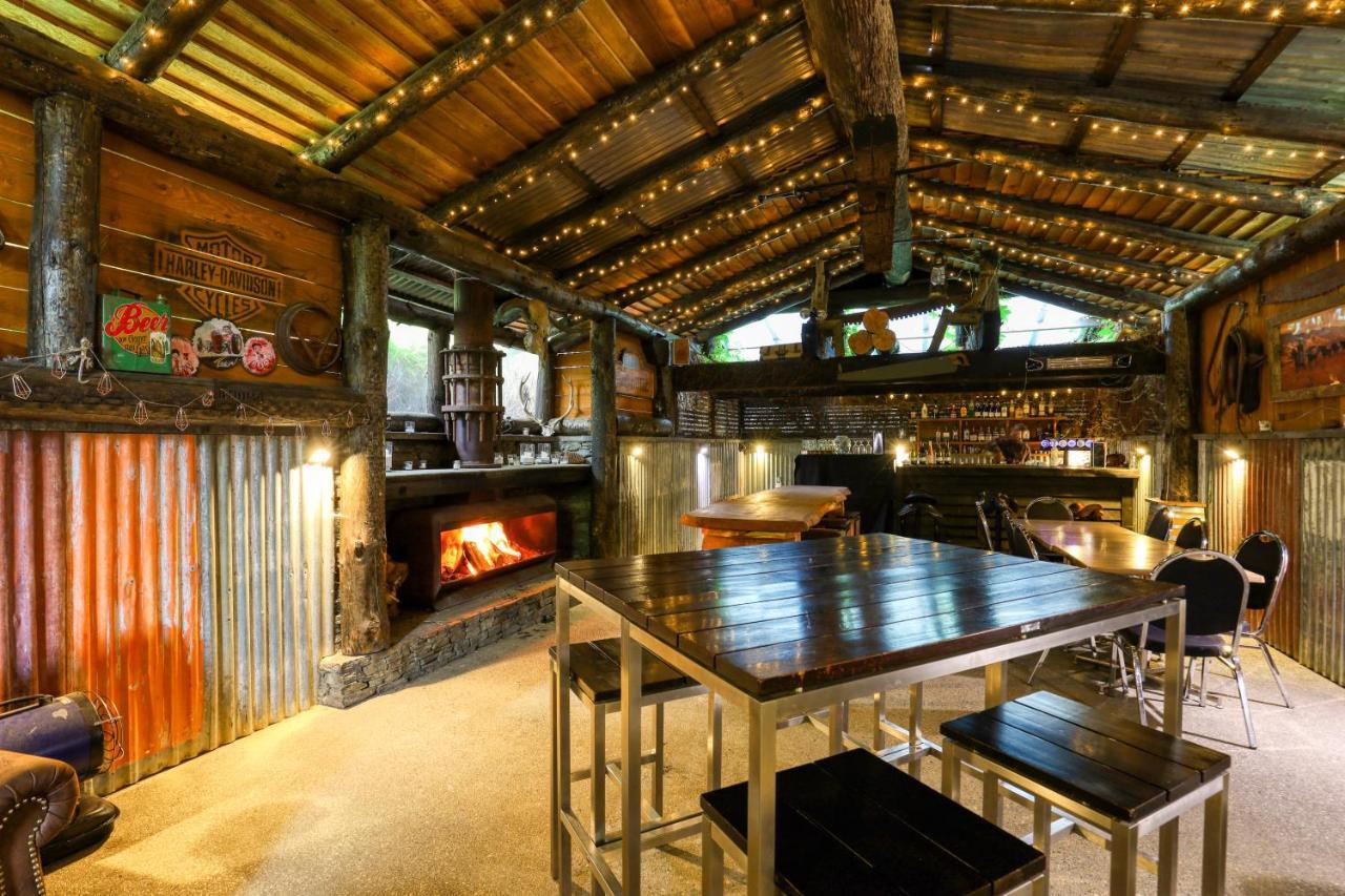 Marsden Lake Resort Central Otago Кромуел Екстериор снимка The interior of the bar